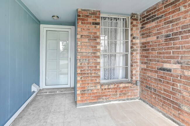 Foto del edificio - 12223 Woodcliff Dr