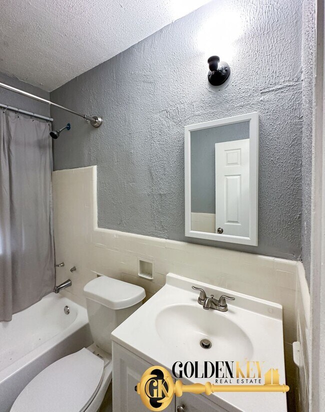 16224 Kentucky St Unit 16224 Kentucky Upper, Detroit, MI 48221 Room