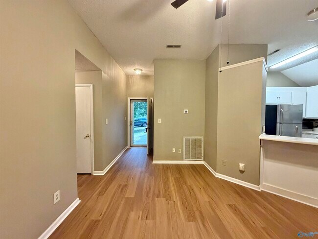 Building Photo - 105 Sugarwood Ct