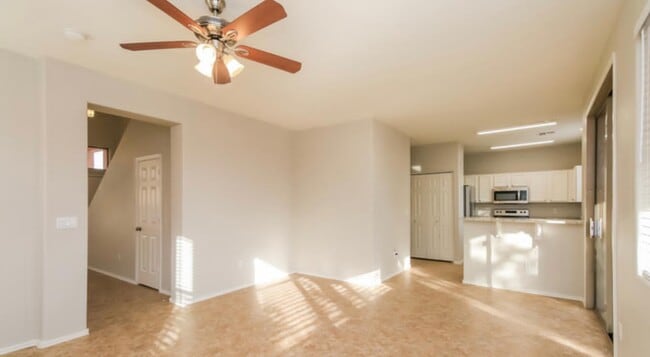 Building Photo - 726 W Colony Dr