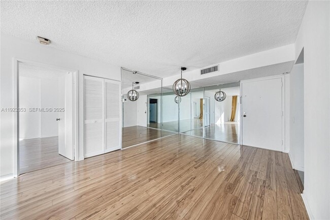 Foto del edificio - 290 174th St St