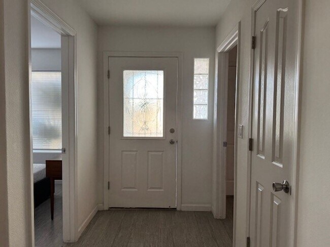Building Photo - Pool Home with 3Bedrooms +Bonus Room Bullh...