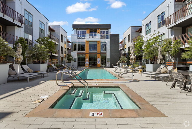 Building Photo - ROEN Menlo Park