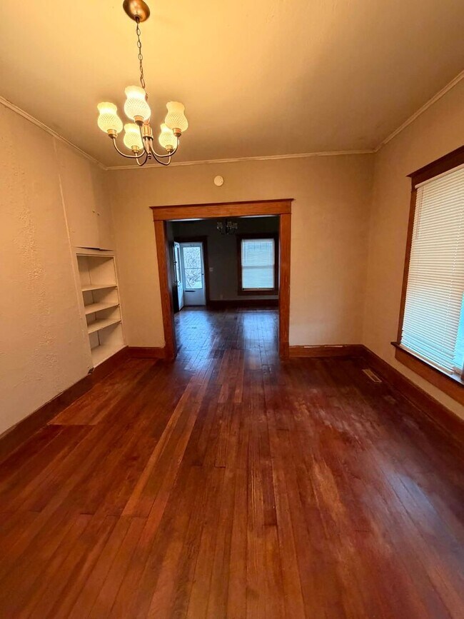 Foto del edificio - COMING SOON: 2 bedroom, 1 bath home with large front porch coming soon!