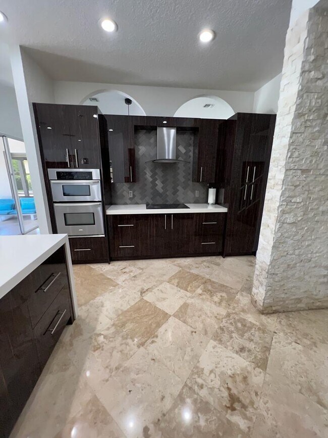 Foto del edificio - 21510 Halstead Dr