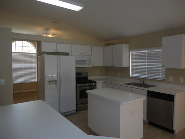 Building Photo - 1126 Blufield Ave