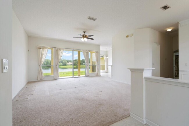 Foto del edificio - 529 E Silverthorn Ln
