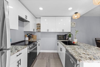 Building Photo - 2704 27th Way