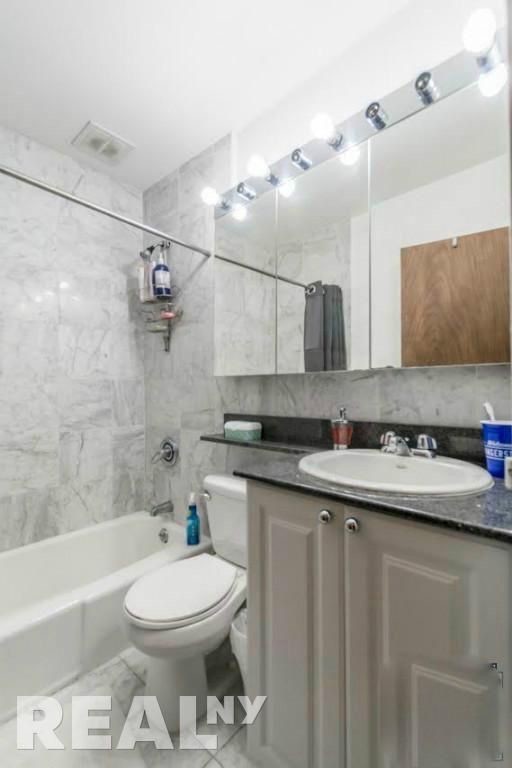Foto del edificio - 214 E 24th St