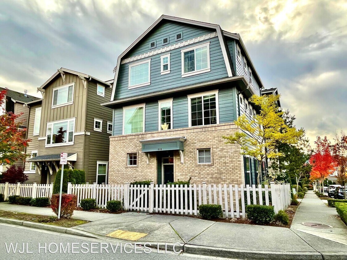 3 br, 3.5 bath House 813 4th Ave NE House Rental in Issaquah, WA