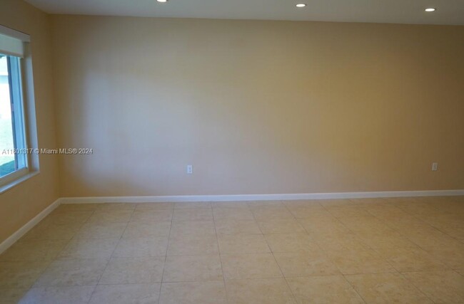 Building Photo - 10701 SW 77th Ct