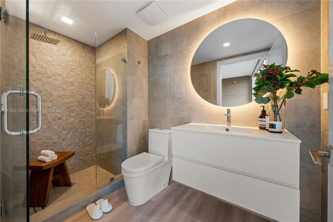 Foto del edificio - 185 SW 7th St