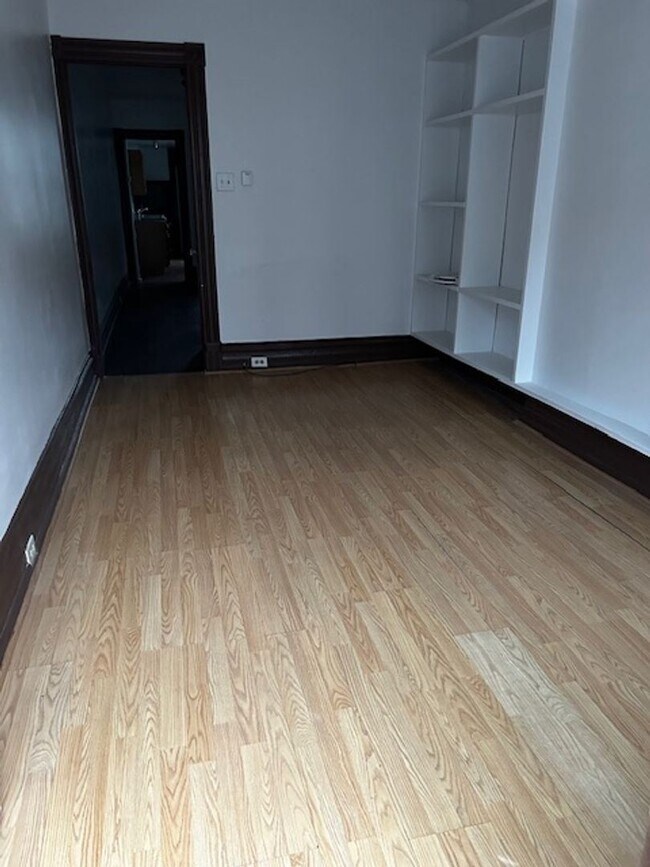 Building Photo - 4 br, 1 bath House - 222 N 11TH ST