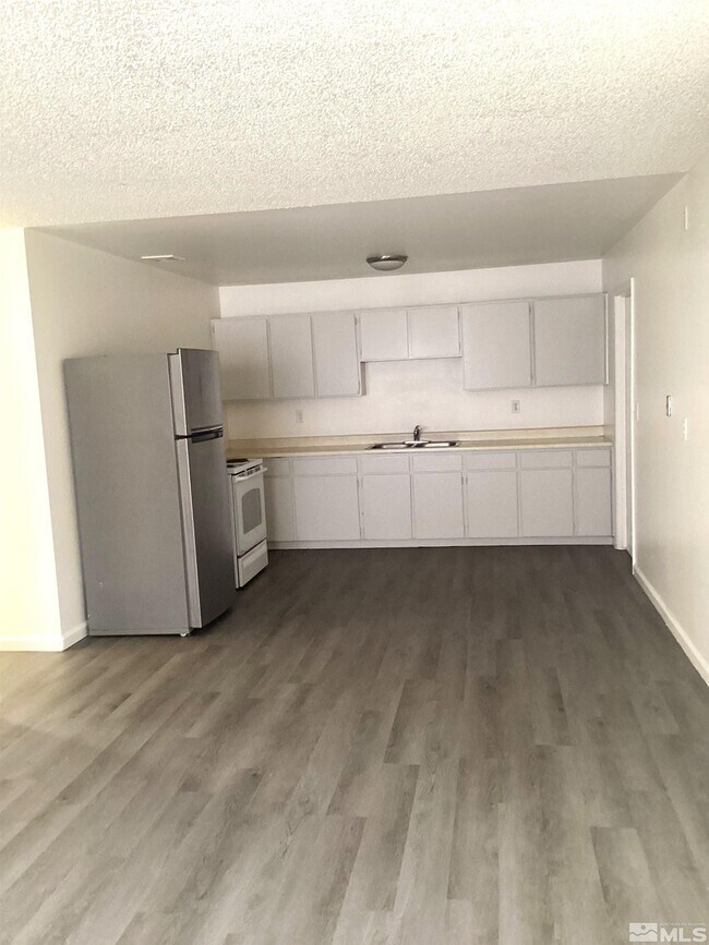 Building Photo - 1225 W Newlands Dr