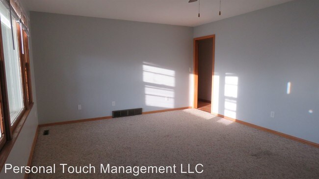 Building Photo - 3 br, 1 bath House - 1020 15 1/2 St N - .
