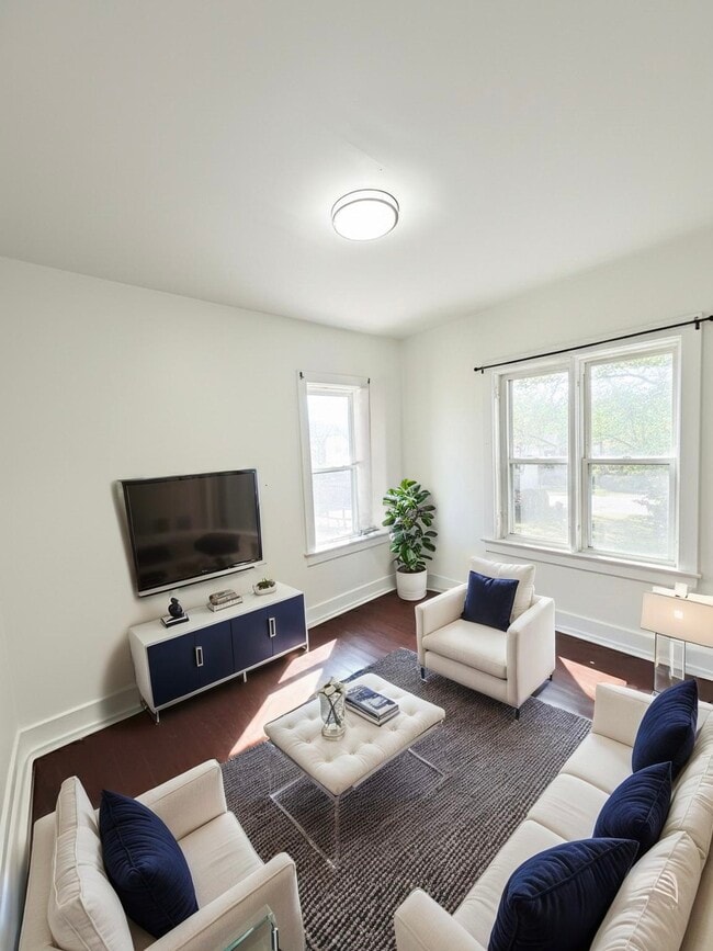 Building Photo - 9004 Jamaica Ave