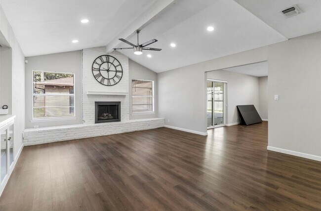 Foto del edificio - 1521 Oak Creek Dr