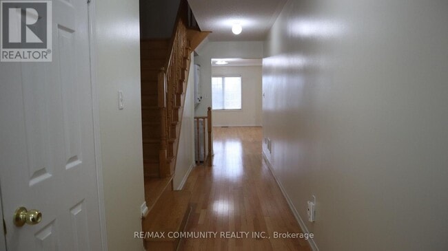 Building Photo - 56 Delport Cl