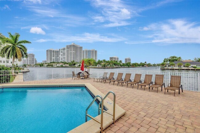 Foto del edificio - 3161 S Ocean Dr