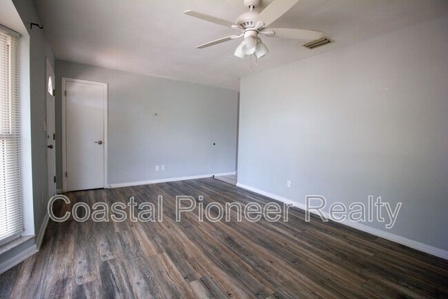 Foto del edificio - 10760 62nd Ave N