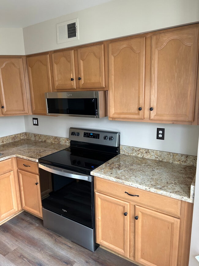 Kitchen - 1208 Barry Ct