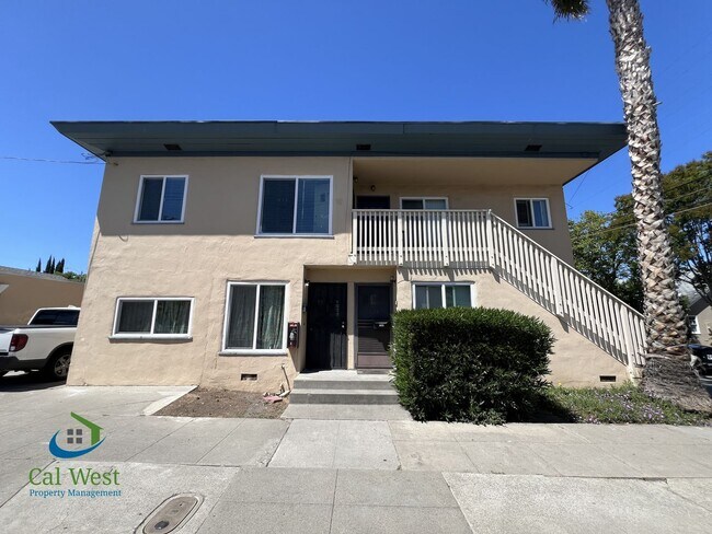 Building Photo - $2,495 - UPDATED 2 bedrooms/1 bathroom Upstairs Unit near Rose Garden!