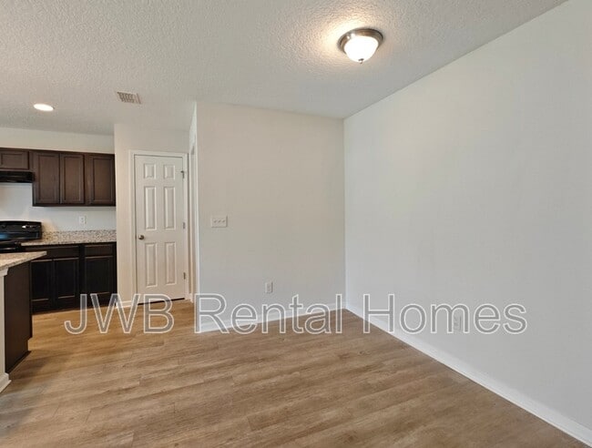 Building Photo - 5597 Longspur Ct