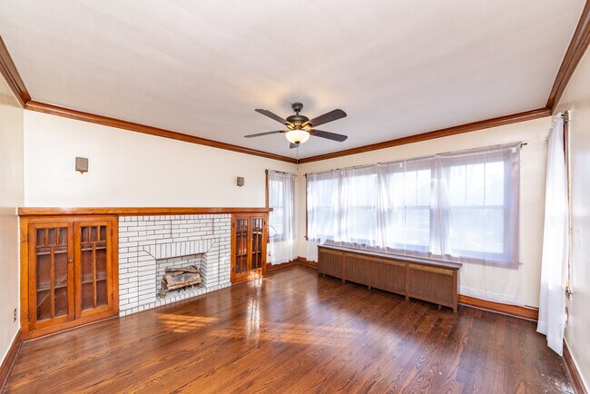 Building Photo - 2848 N Kostner Ave