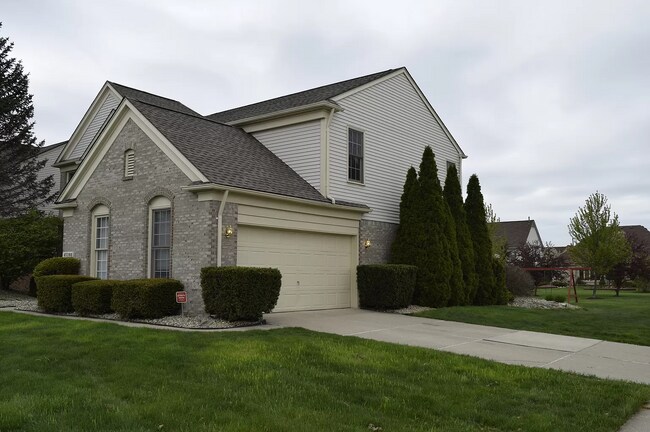 Foto del edificio - 45166 Thornhill Rd