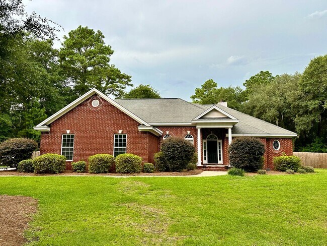 Foto del edificio - Beautiful 4 Bedroom, 3 Bath Home in Tranqu...