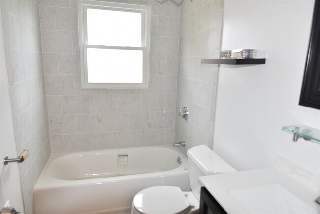 Foto del edificio - 14 Louise Rd