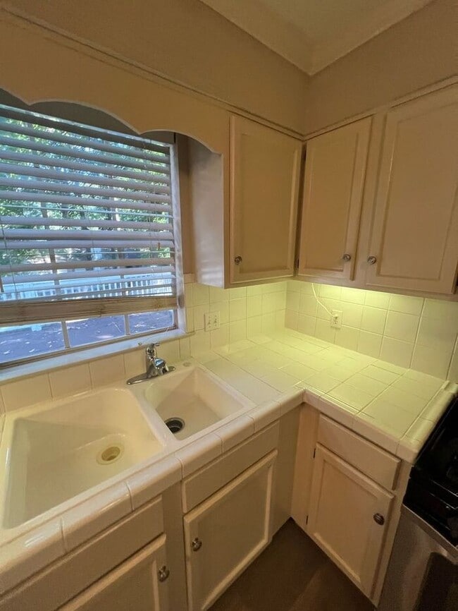 Foto del edificio - !!!WARNING: AVOID SCAMS CONFIRM RENTAL AT ...
