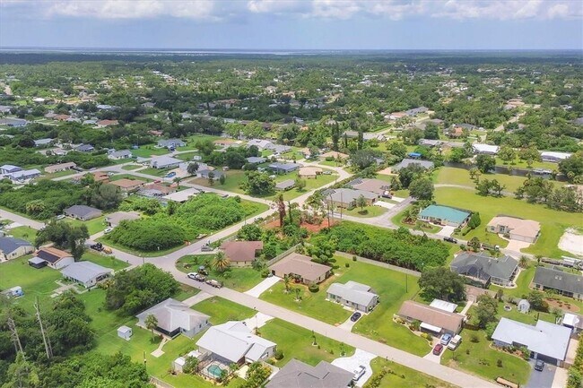 Foto del edificio - 948 Andrews Ave NW