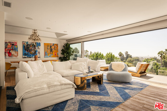 Foto del edificio - 7924 Hillside Ave