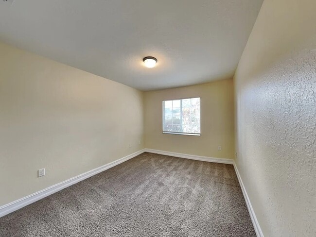 Foto del edificio - 6314 Plunkett St