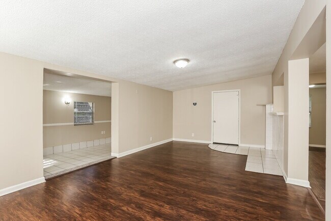 Building Photo - 10337 Westmar Rd