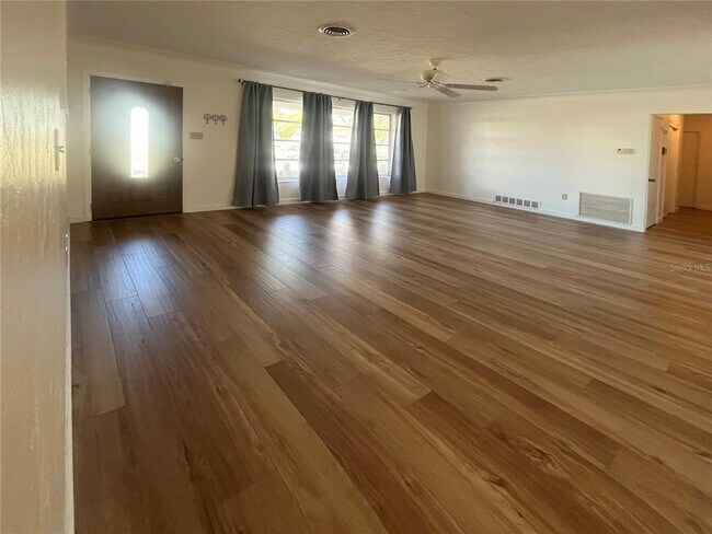 Foto del edificio - 5908 Murdock Ave