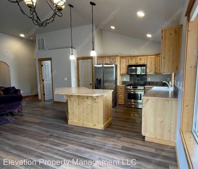 Building Photo - 3 br, 2 bath House - 60880 Sawtooth Mounta...