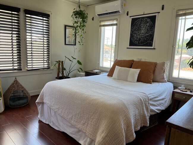 bedroom 1 - 2103 Huntington Dr