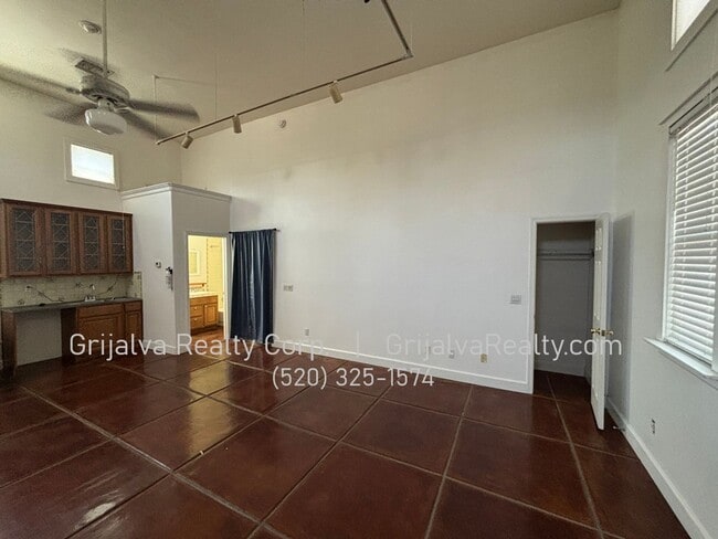 Photo - 1070 Miles Maintenance Apartment