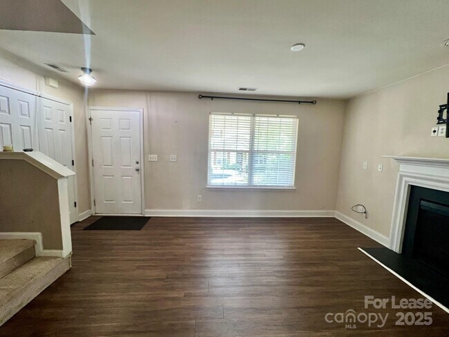 Foto del edificio - 520 Jakes Ridge Ln