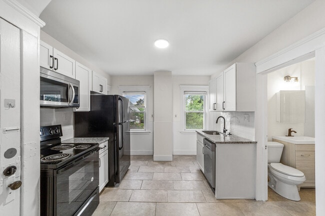 Building Photo - 1352 W 58th St