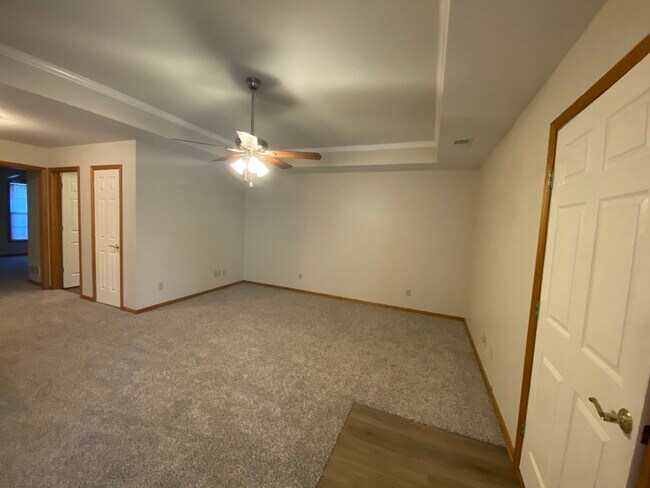 Building Photo - 3906 SW Charthwell Ct