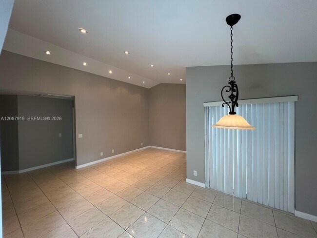 Building Photo - 1591 Springside Dr