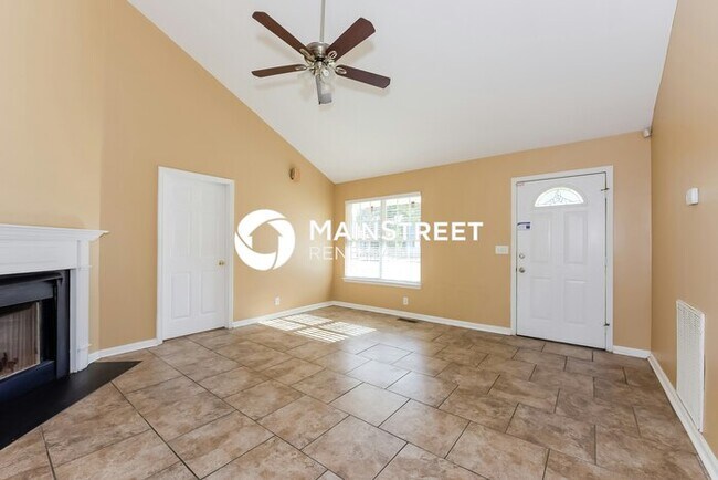 Building Photo - 3 Bedroom Pet-Friendly Home in Old Hickory, TN with Main Street Renewal