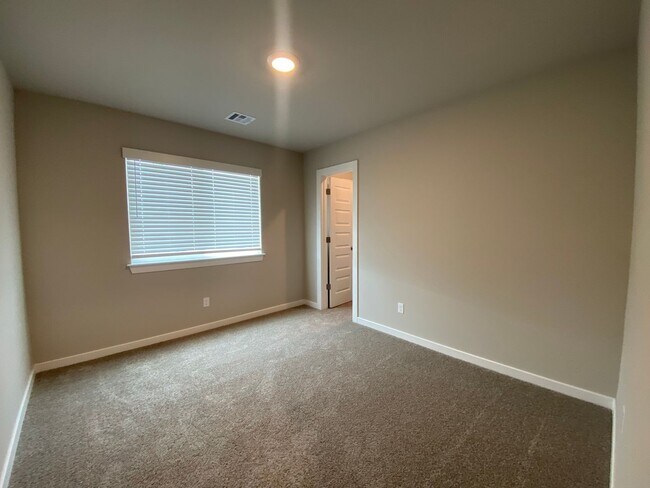 Building Photo - Welcome to your dream rental!!