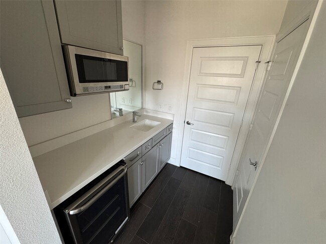 Foto del edificio - 304 Jensen Dr