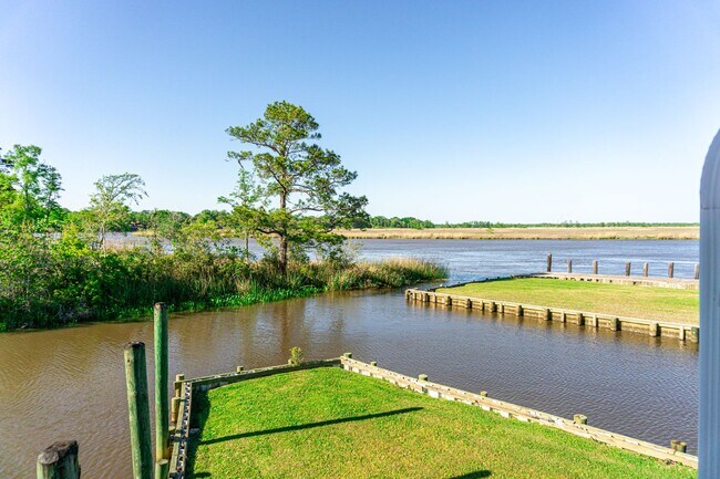 Foto del edificio - 1102 Stanfield Point Rd
