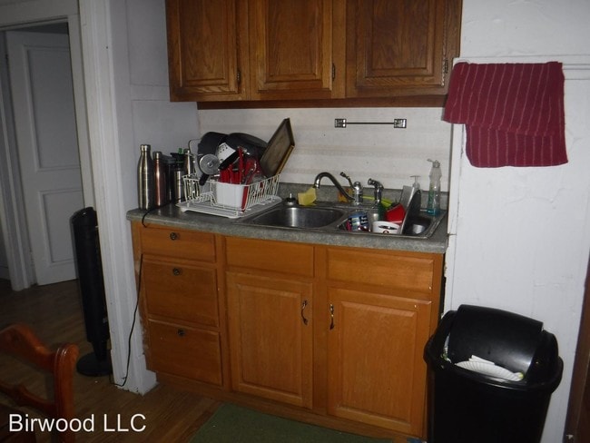 Building Photo - 554 W Mifflin St