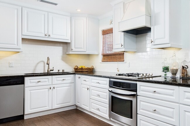 Kitchen - 3179 Sicily Ave